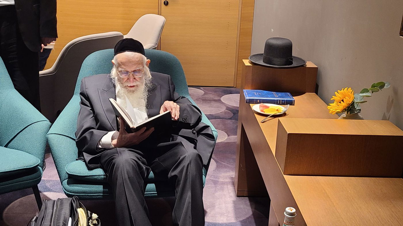 הגאון רבי עזריאל אויערבאך במסע לארה"ב