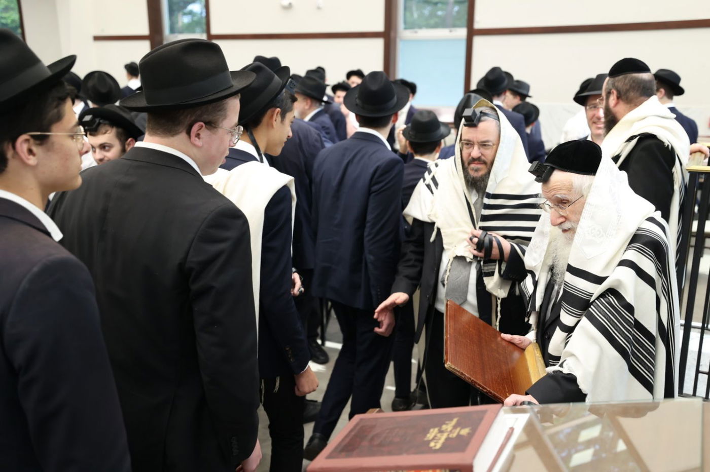 הגאון רבי עזריאל אויערבאך במסע לארה"ב