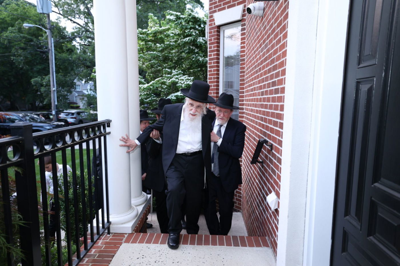 הגאון רבי עזריאל אויערבאך במסע לארה"ב