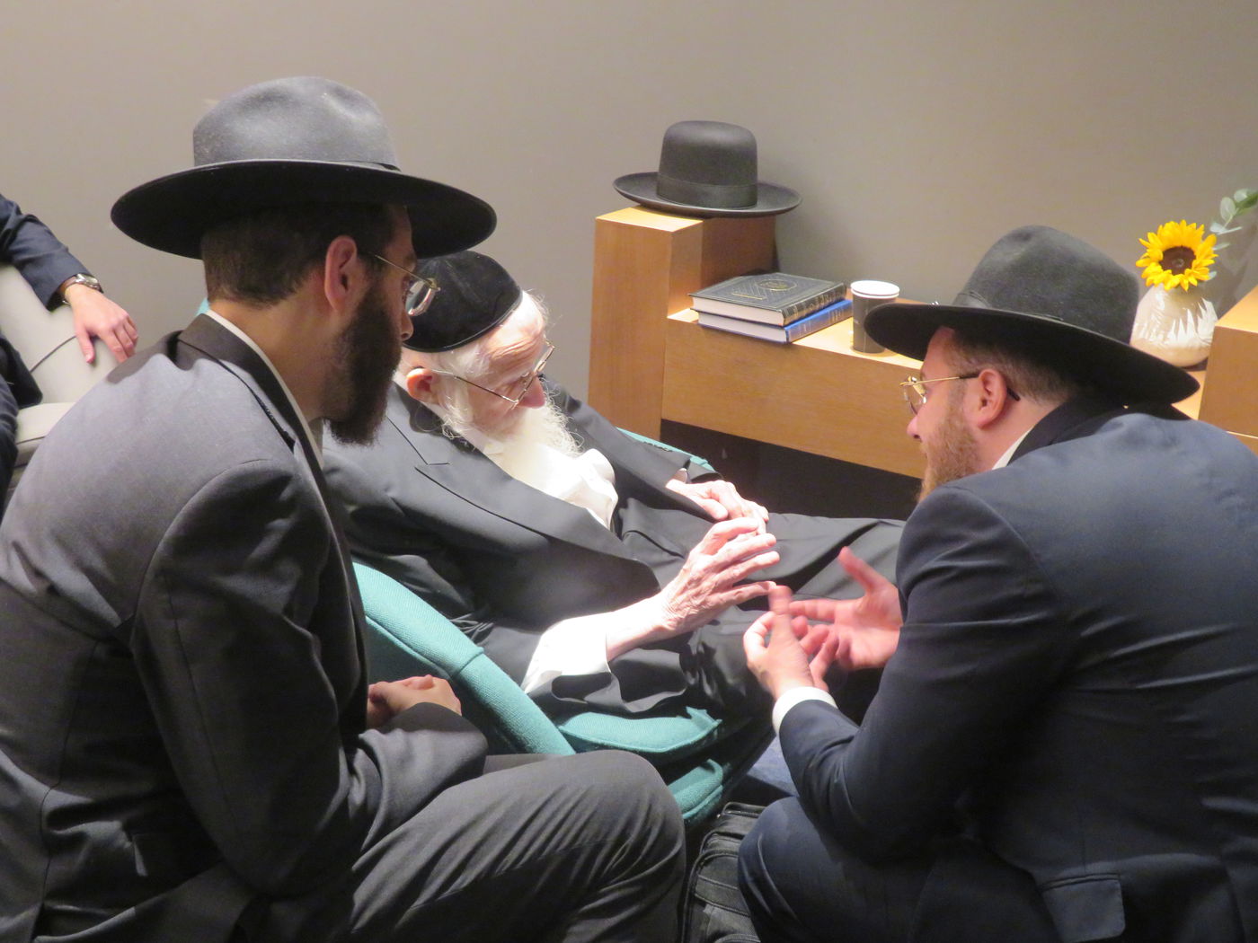 הגאון רבי עזריאל אויערבאך במסע לארה"ב