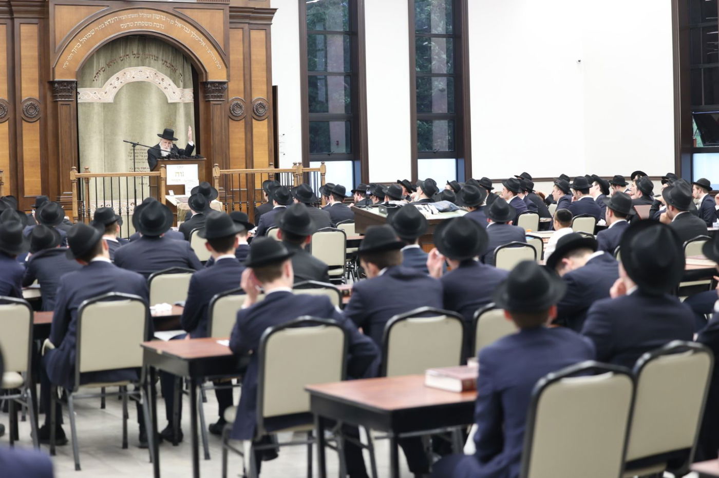 הגאון רבי עזריאל אויערבאך במסע לארה"ב