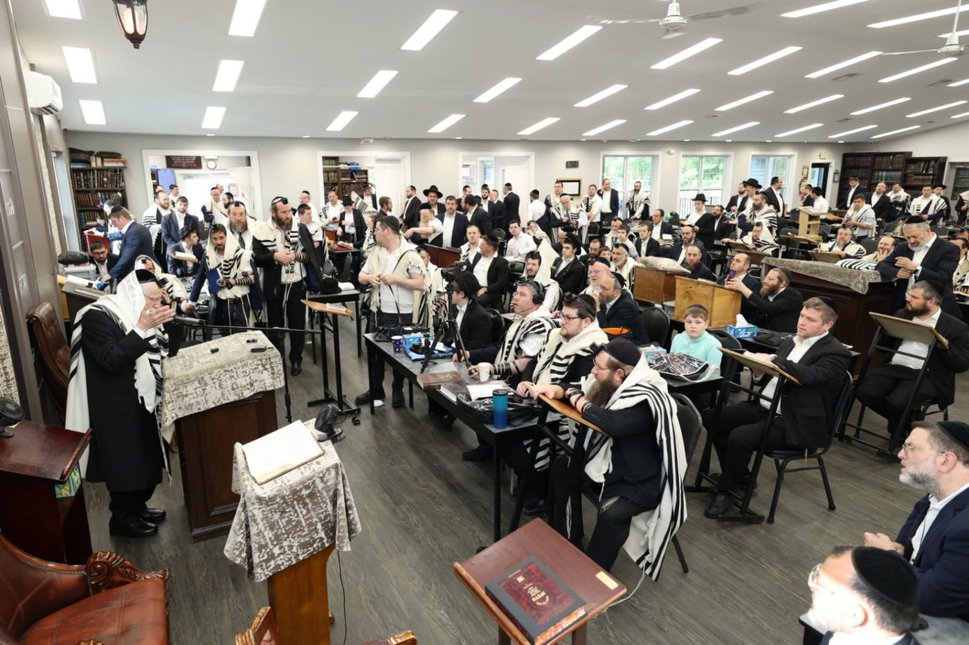 הגאון רבי עזריאל אויערבאך במסע לארה"ב