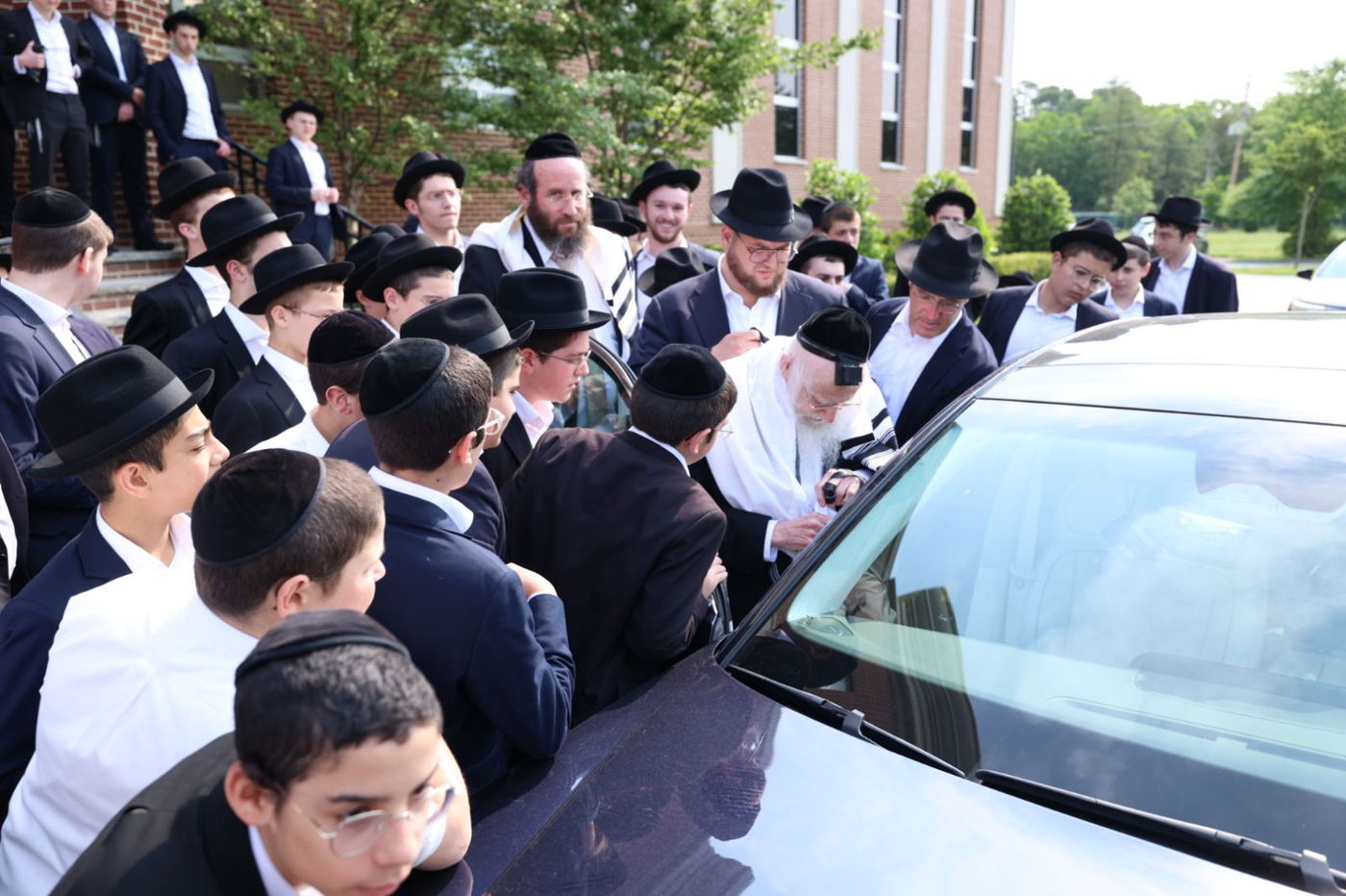 הגאון רבי עזריאל אויערבאך במסע לארה"ב