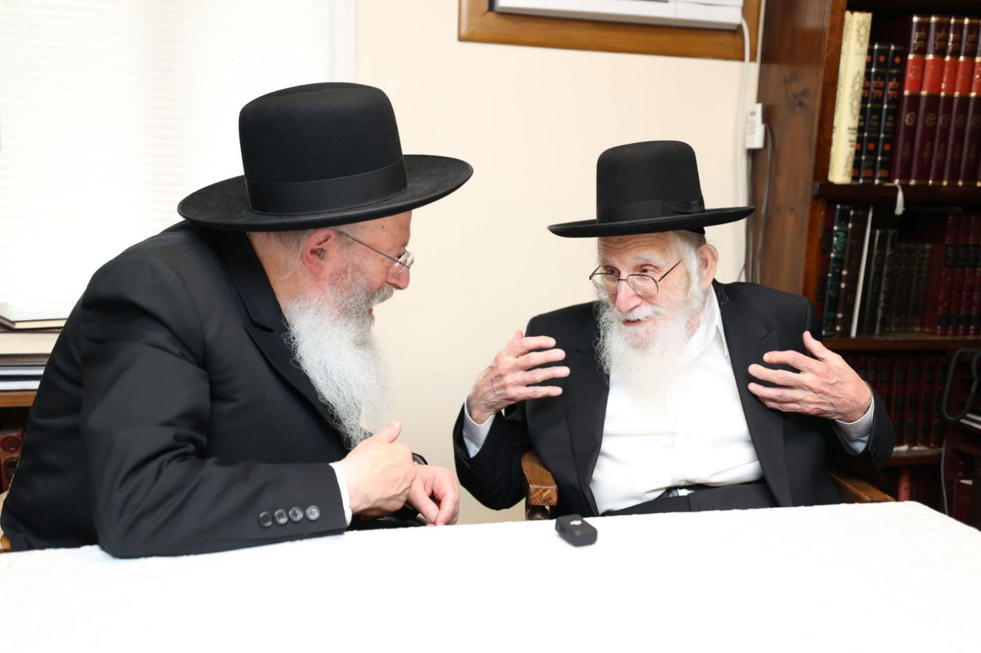 הגאון רבי עזריאל אויערבאך במסע לארה"ב