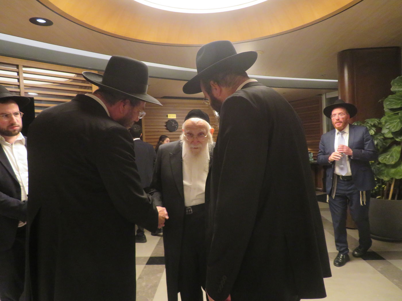 הגאון רבי עזריאל אויערבאך במסע לארה"ב