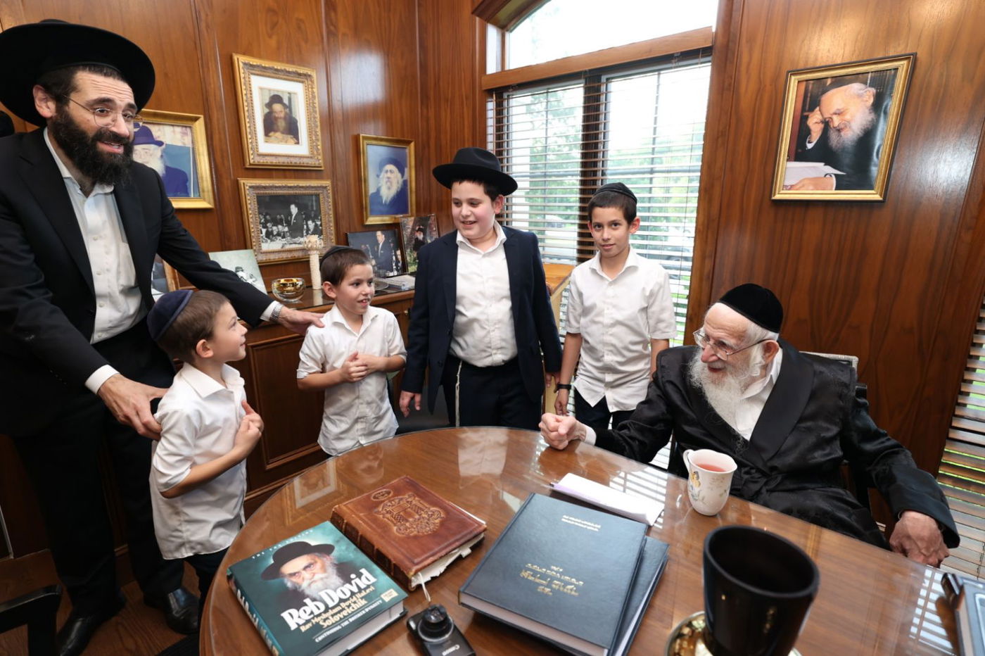 הגאון רבי עזריאל אויערבאך במסע לארה"ב