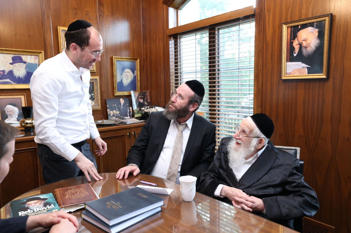 הגאון רבי עזריאל אויערבאך במסע לארה"ב