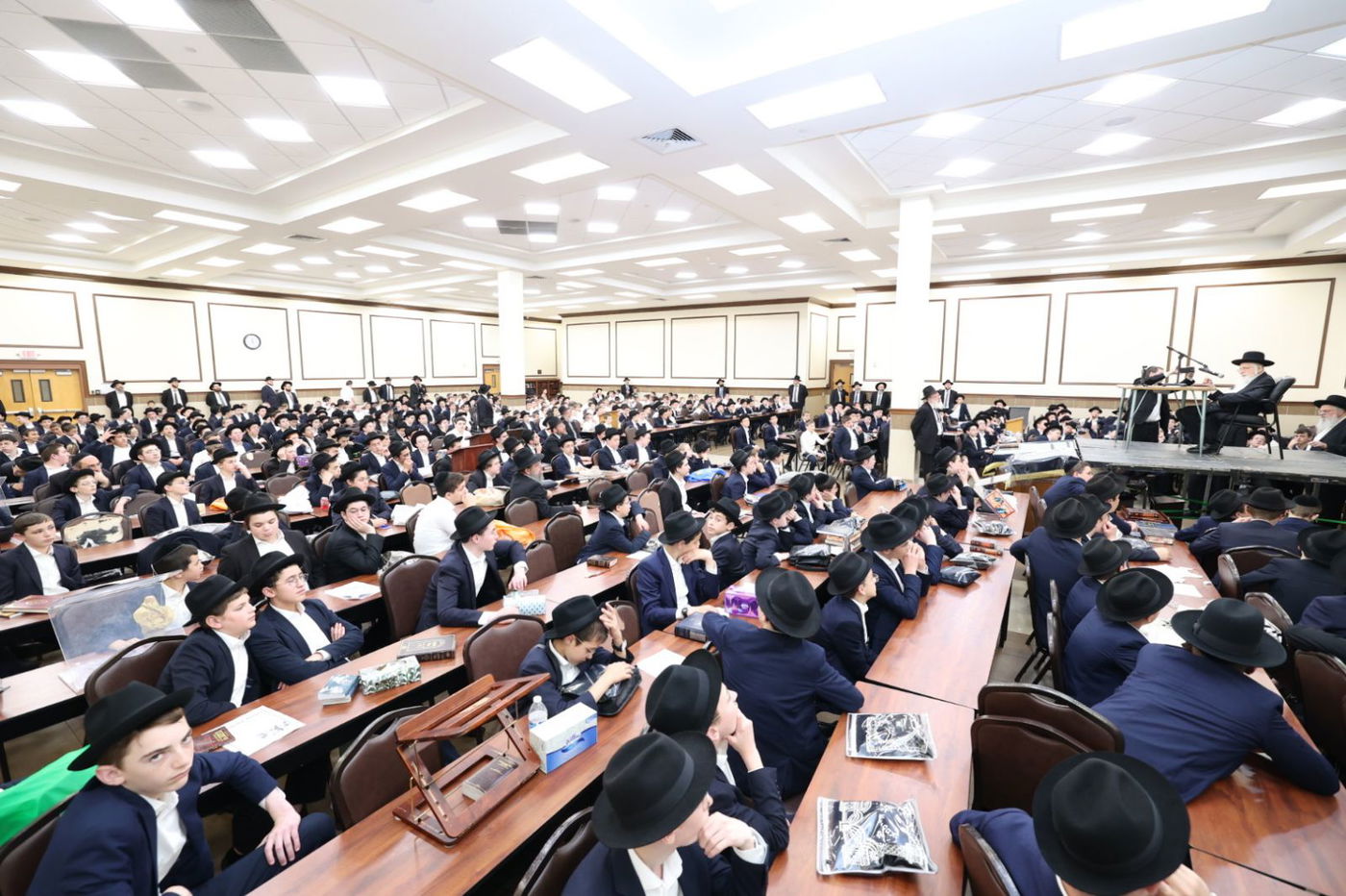 הגאון רבי עזריאל אויערבאך במסע לארה"ב