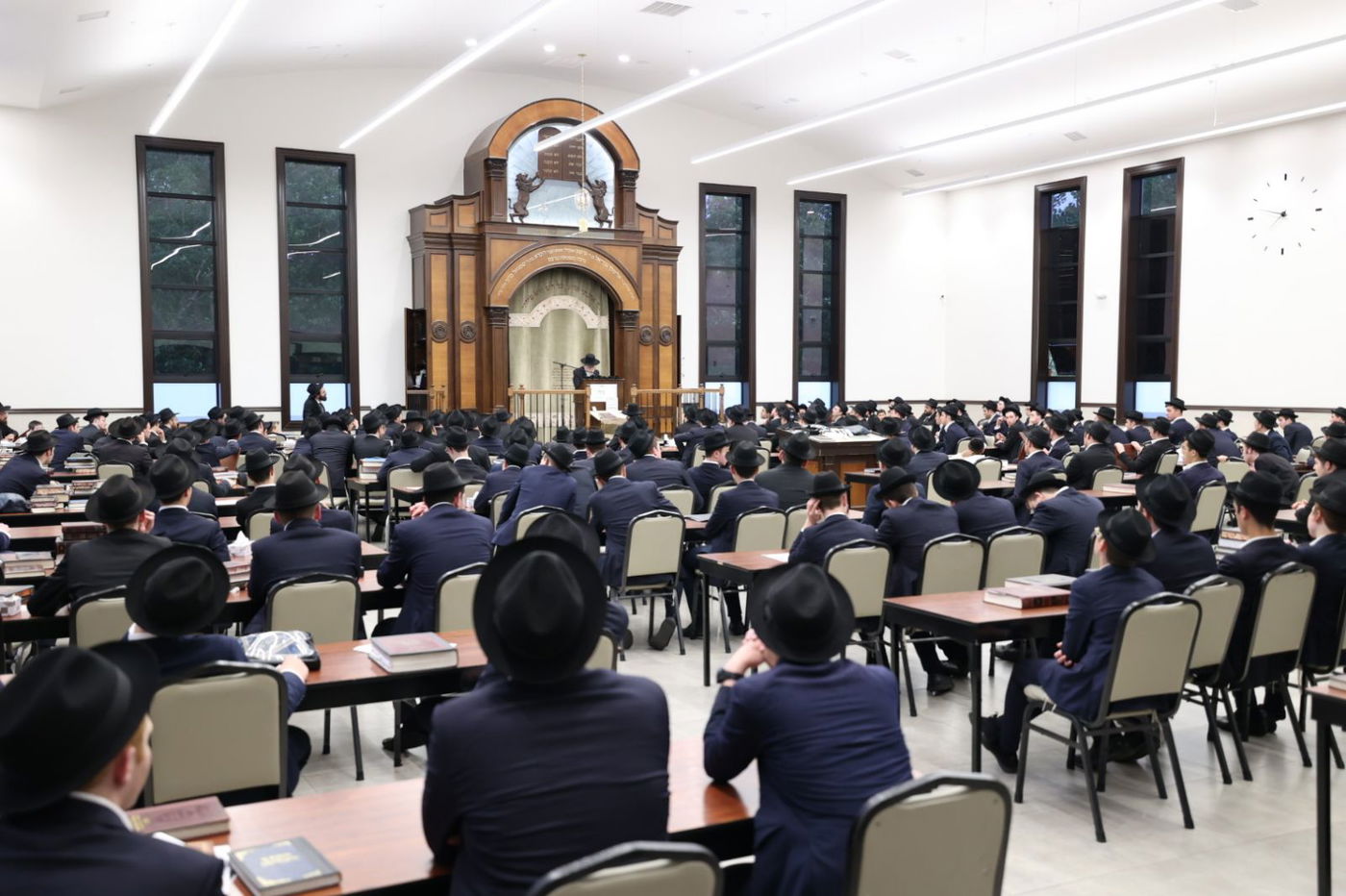 הגאון רבי עזריאל אויערבאך במסע לארה"ב