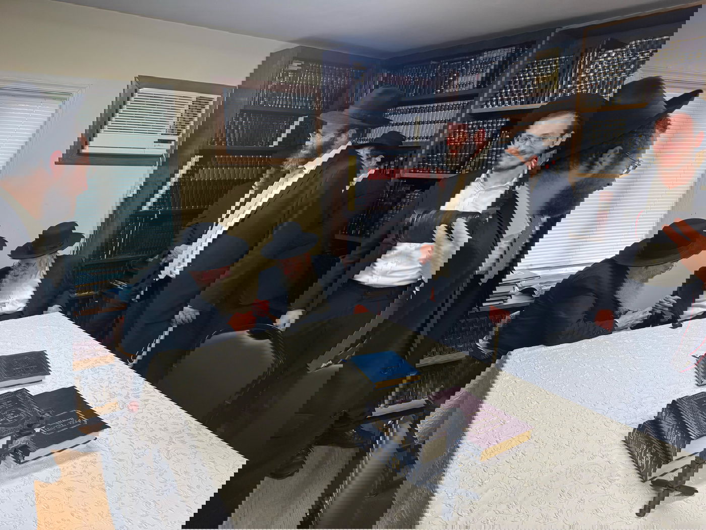 הגאון רבי עזריאל אויערבאך במסע לארה"ב