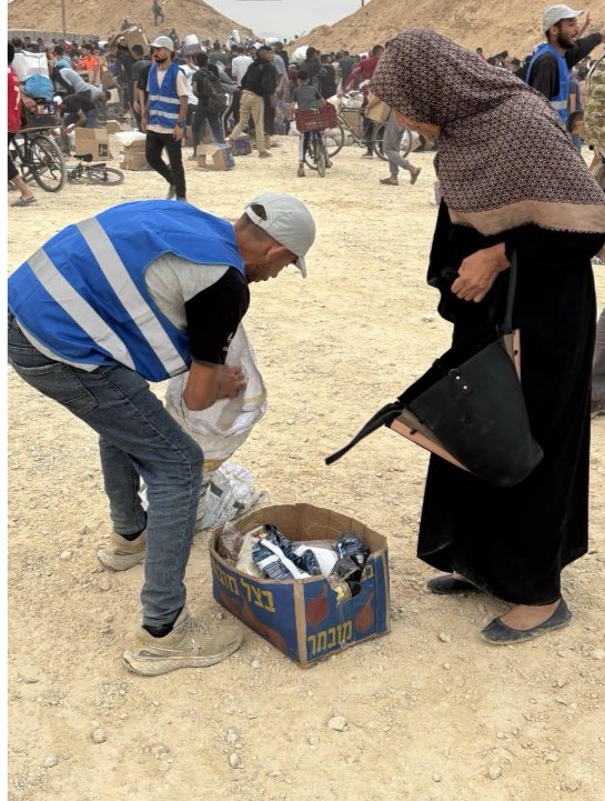 עזתים אוספים סיוע