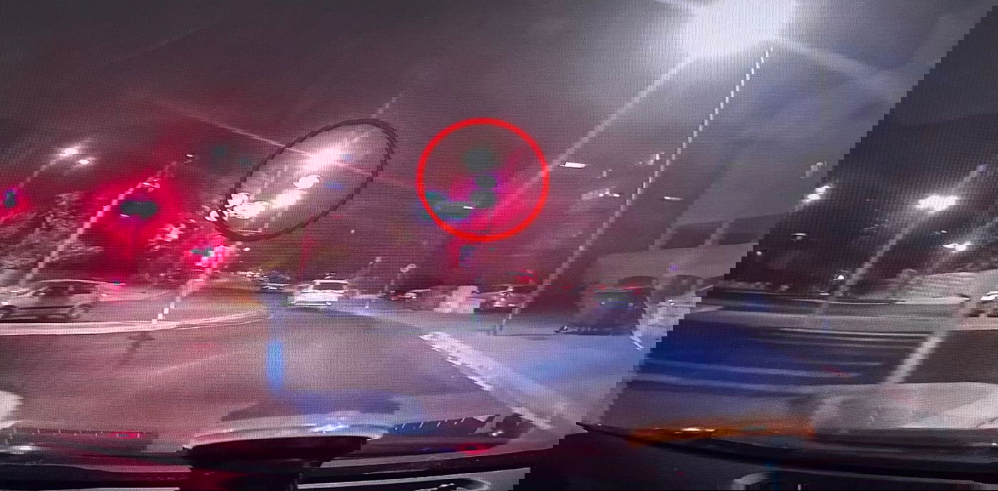 חציית הצומת ברמזור אדום