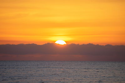 שמים כתומים, אילוסטרציה