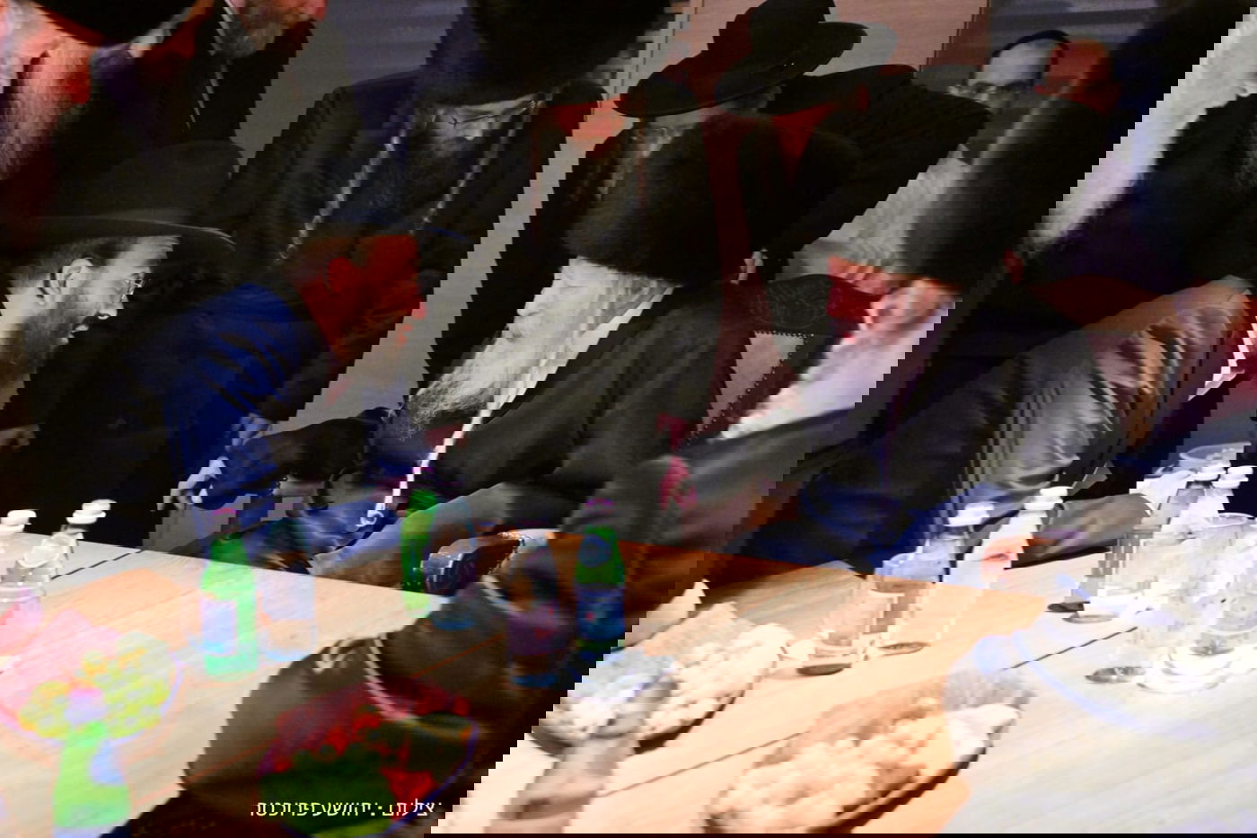 האדמו"ר מגור בשדה התעופה בדרכו לארה"ב