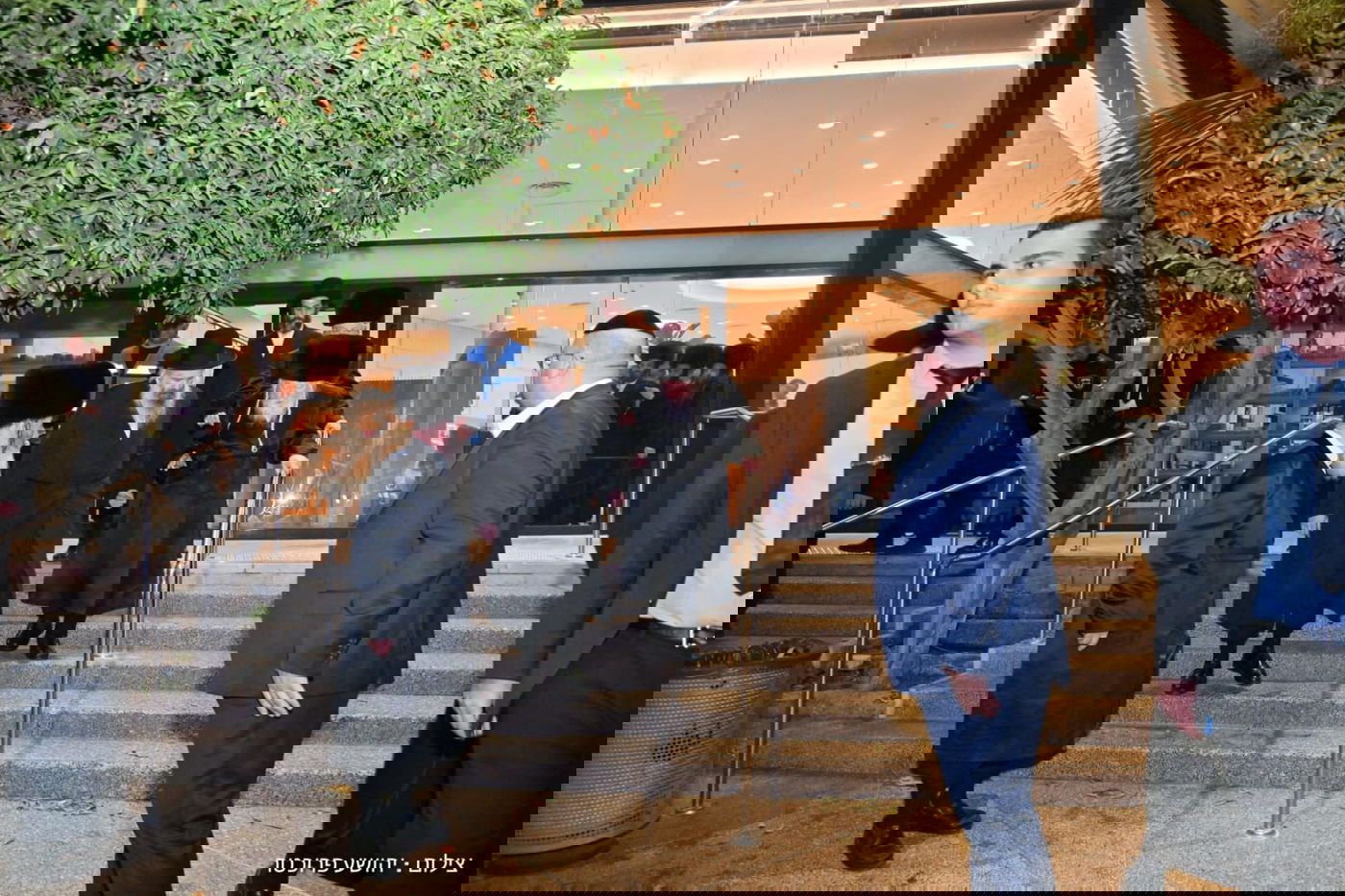 האדמו"ר מגור בשדה התעופה בדרכו לארה"ב