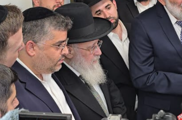 הראש"ל בבית הכנסת, היום