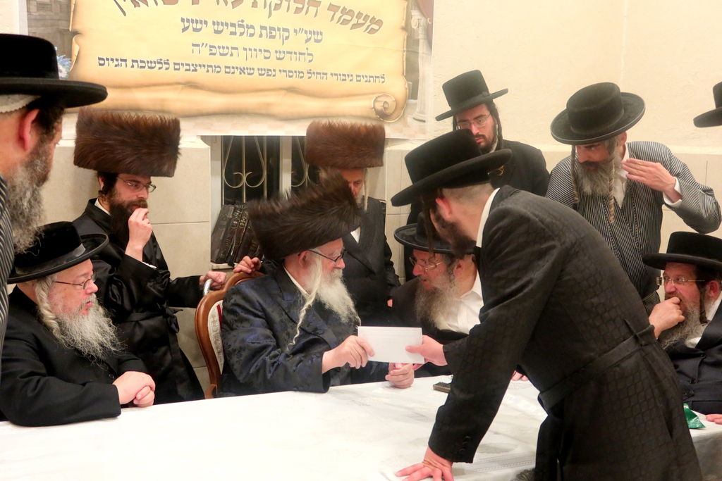 המעמד במעונו של האדמו"ר ממשכנות הרועים