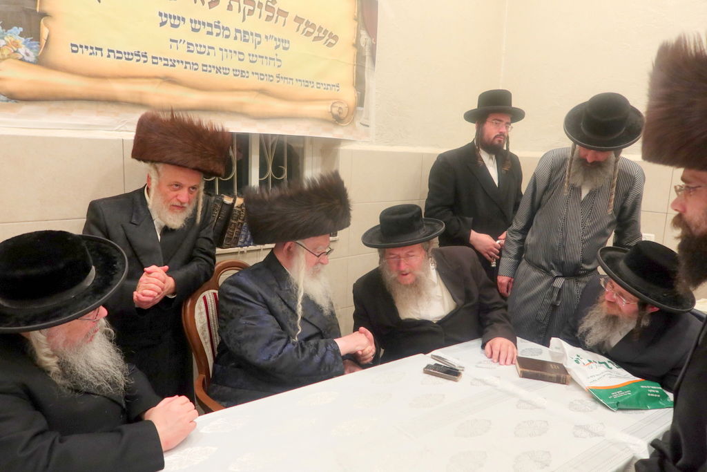 המעמד במעונו של האדמו"ר ממשכנות הרועים