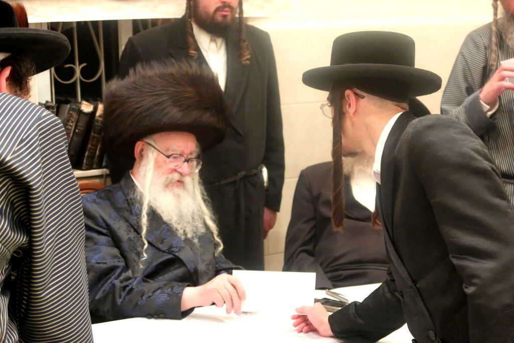 המעמד במעונו של האדמו"ר ממשכנות הרועים