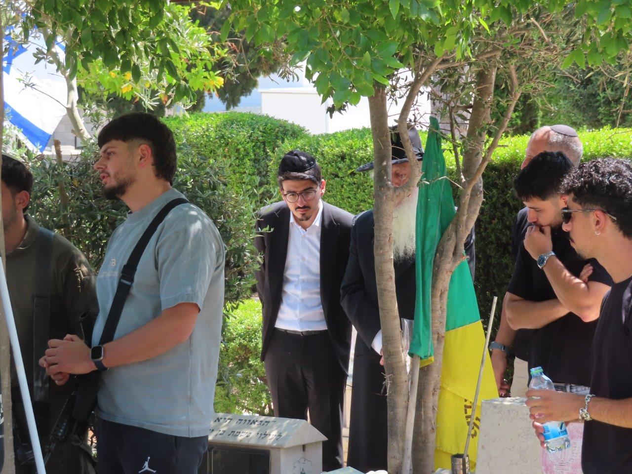 האדמו"ר רבי דוד חנניה פינטו, בחלקה הצבאית בבית העלמין באשדוד