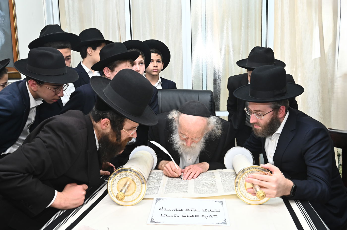 הגאון רבי שמעון גלאי בכתיבת אות