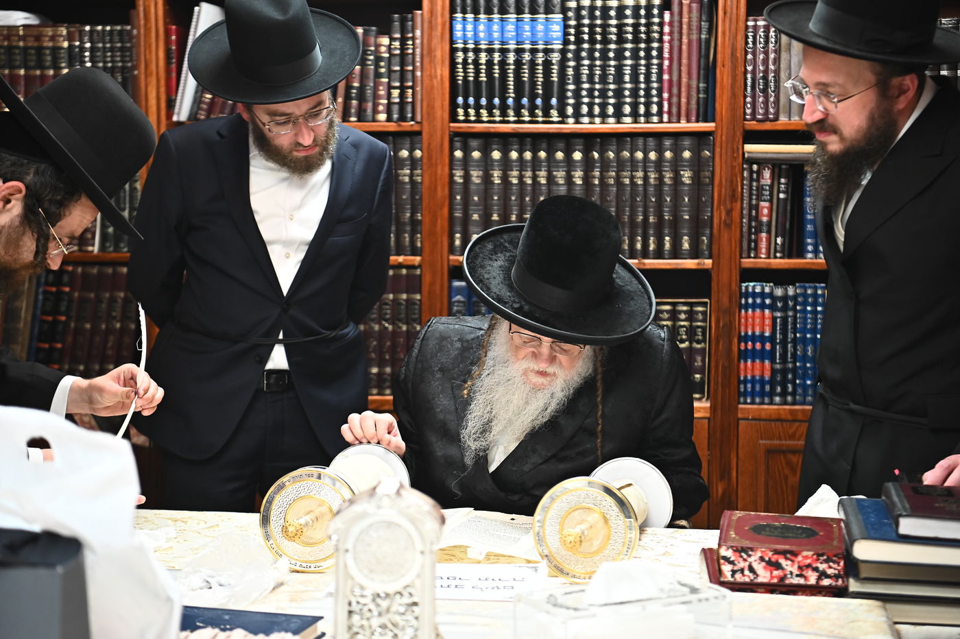 האדמו"ר ממודז'יץ בכתיבת אות