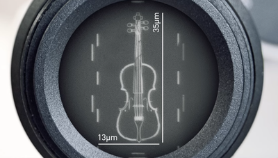 הכינור הקטן בעולם בהגדלה מיקרוסקופית