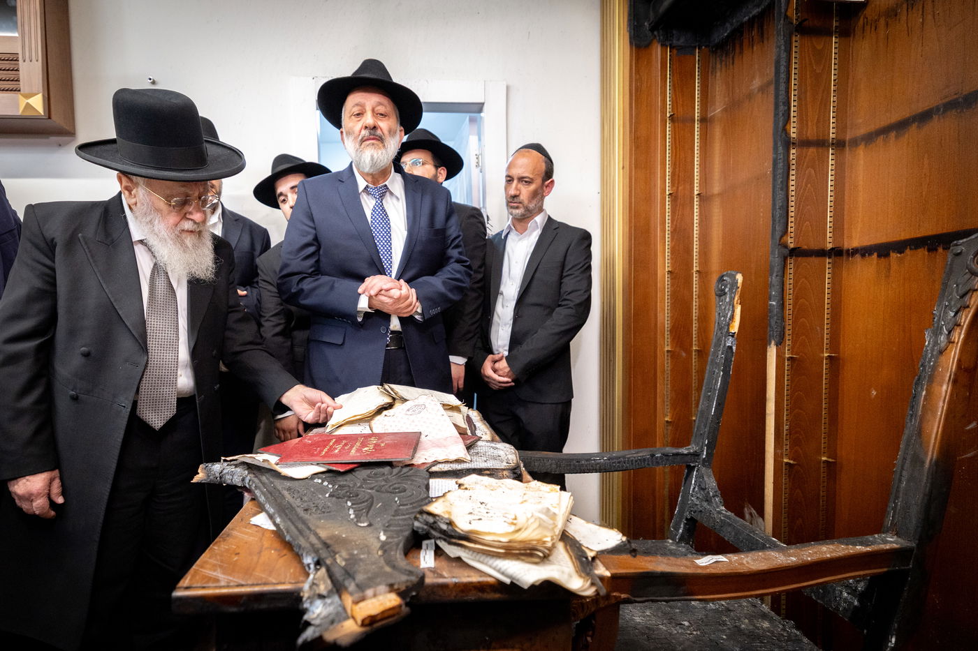 הראש"ל בבית מדרשו, בצהריים