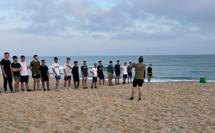 הצטרפו 40 מועמדים למכינת 'ניצוץ באמונה' - המכינה החרדית שמשלבת חיי תורה עם הכנה לשירות קרבי. גיבוש של 24 שעות בבת הדר בחן אותם ברמה הרוחנית והפיזית