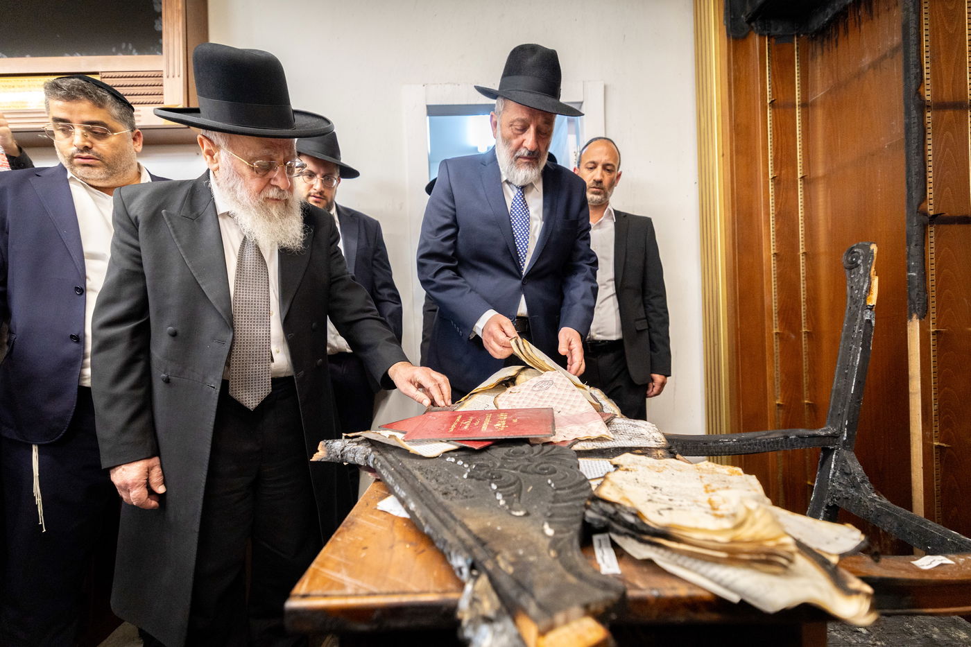 הראש"ל הגר"י יוסף בבית מדרשו שהוצת