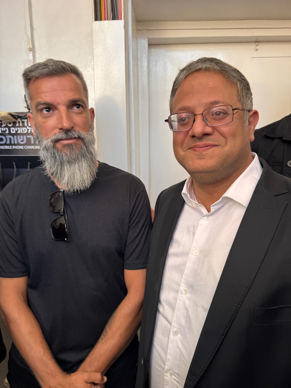 בן גביר עם השוטר