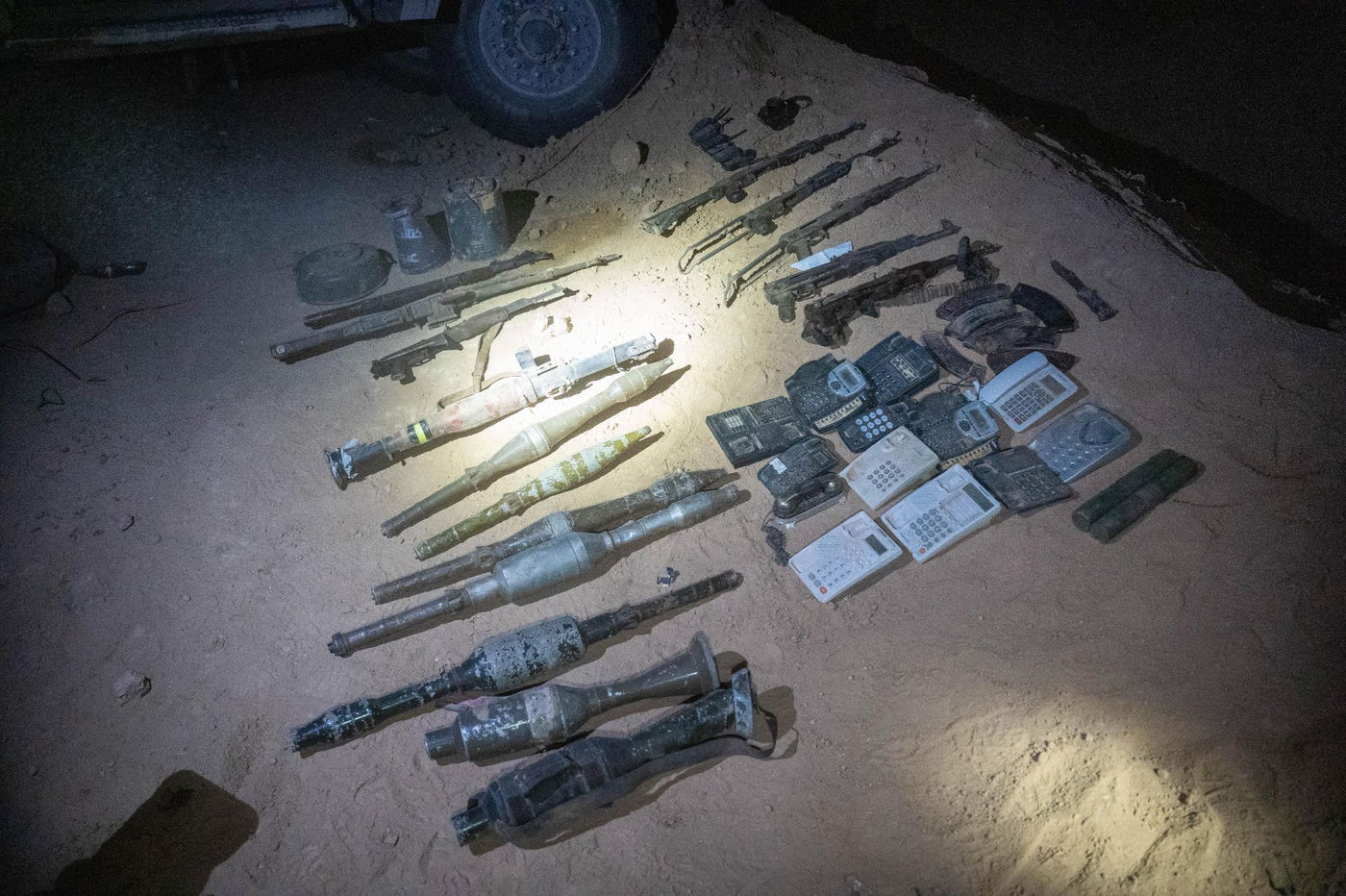 אמצעי הלחימה שנתפסו בתוך המנהרה