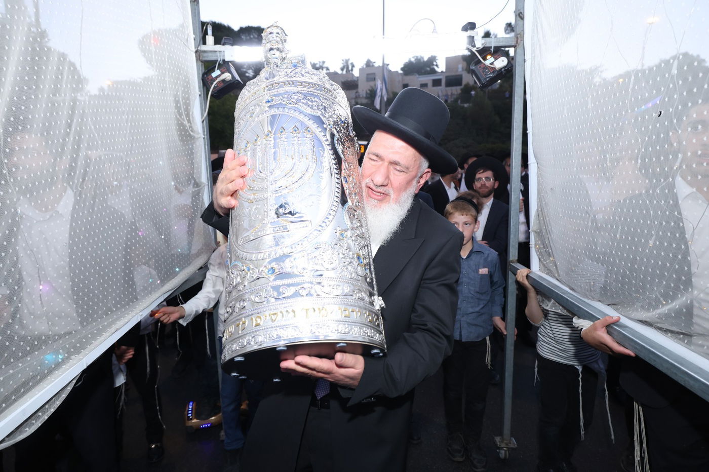 הכנסת ספר תורה לביהמ"ד 'מטה משה' בשכונת קאנטרי רמות
