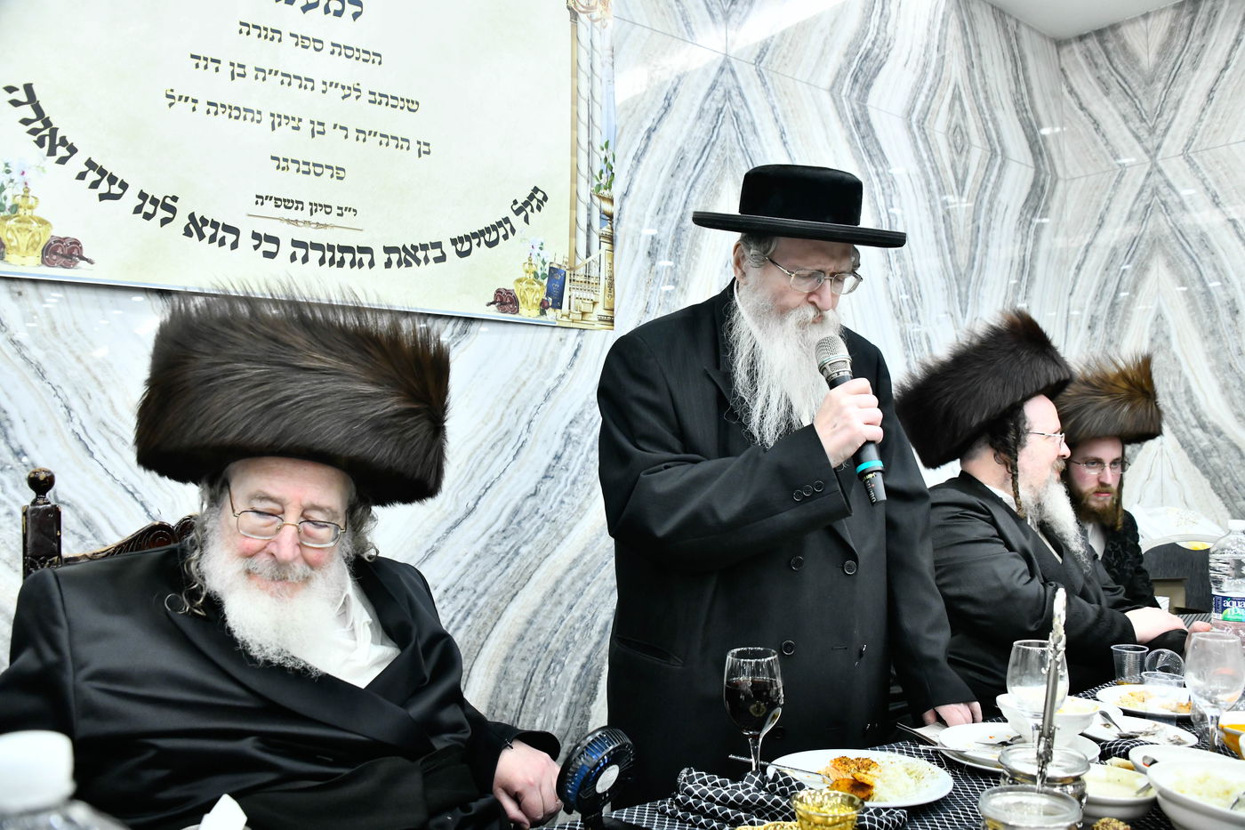 הכנסת ספר תורה לביהמ"ד ספינקא בירושלים