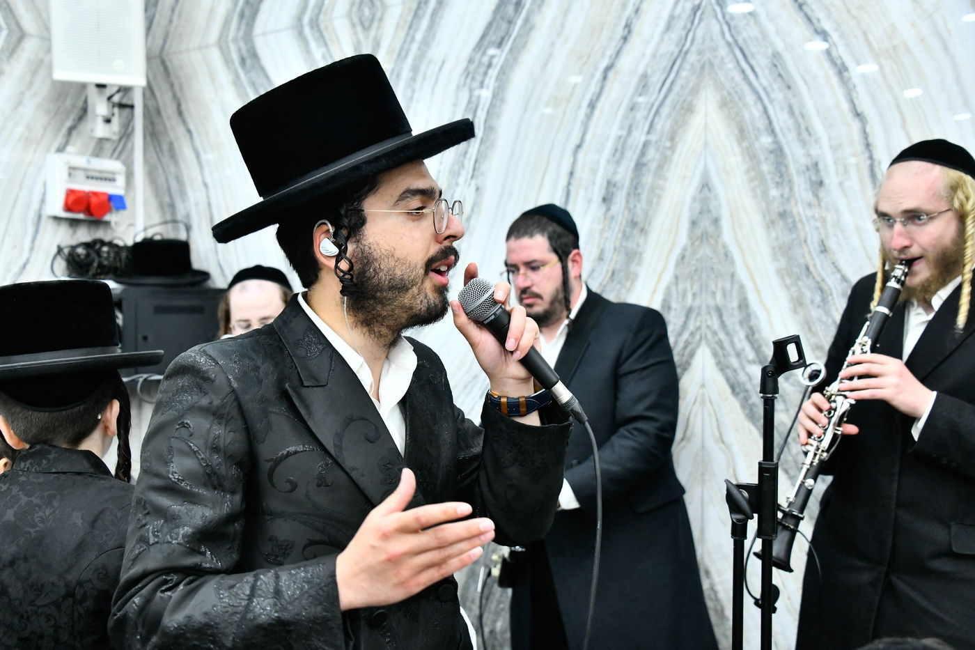 הכנסת ספר תורה לביהמ"ד ספינקא בירושלים