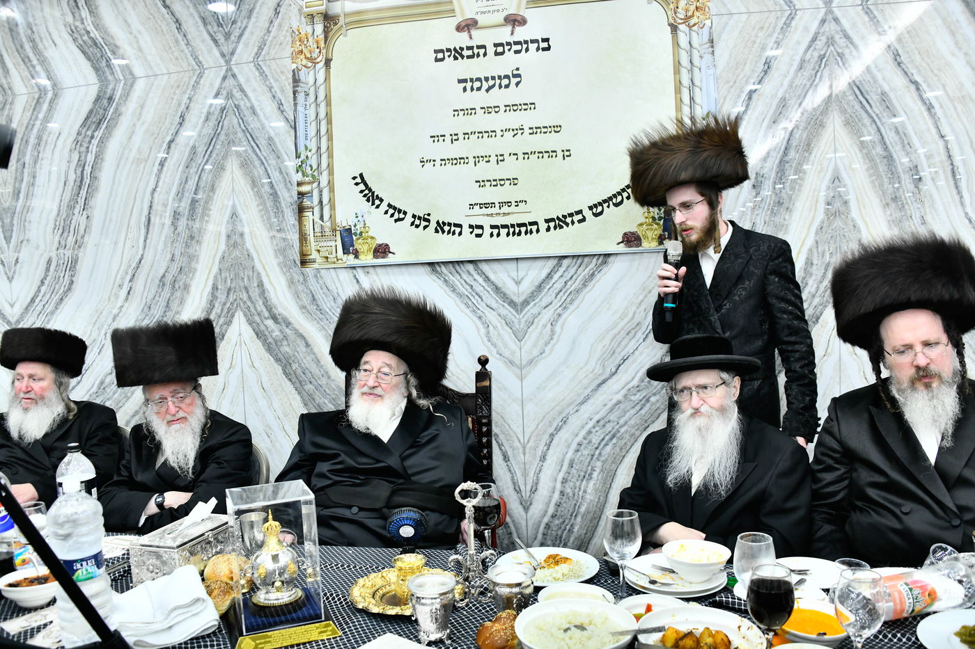 הכנסת ספר תורה לביהמ"ד ספינקא בירושלים