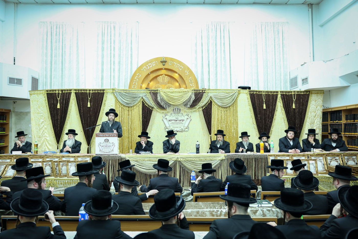 חלוקת פרסים בישיבת ויז'ניץ אשדוד