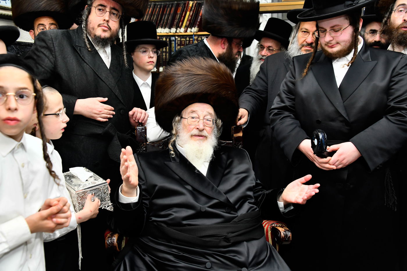 הכנסת ספר תורה לביהמ"ד ספינקא בירושלים