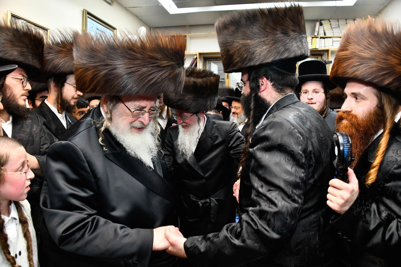 הכנסת ספר תורה לביהמ"ד ספינקא בירושלים