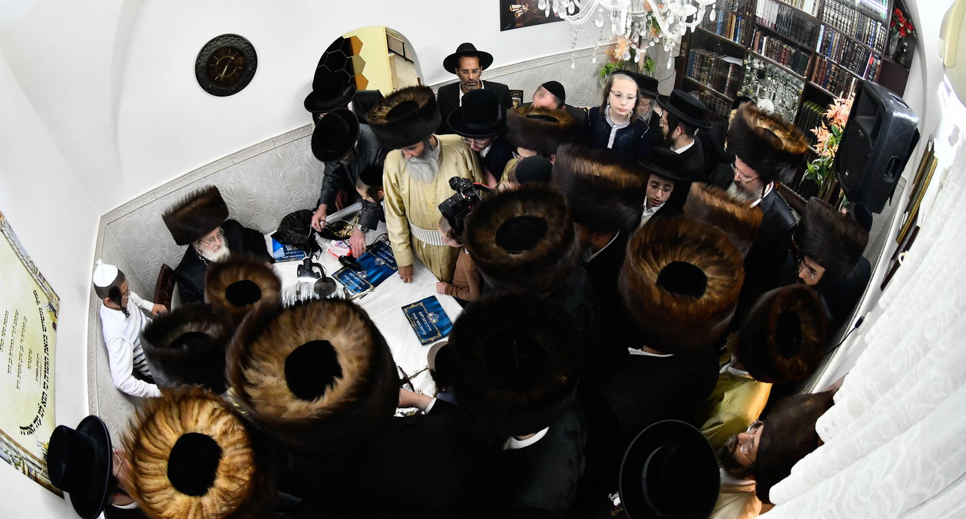 הכנסת ספר תורה לביהמ"ד ספינקא בירושלים