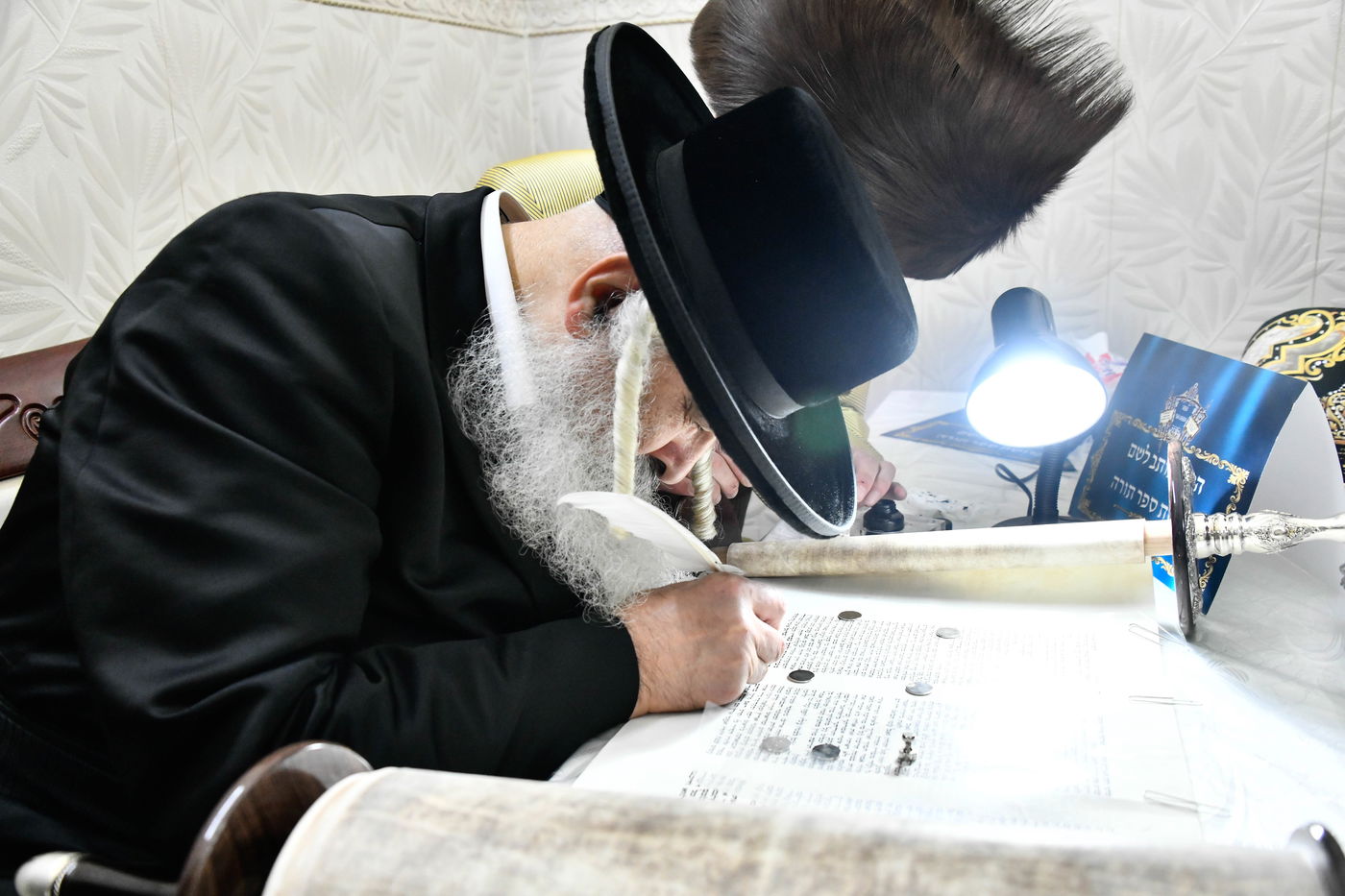 הכנסת ספר תורה לביהמ"ד ספינקא בירושלים