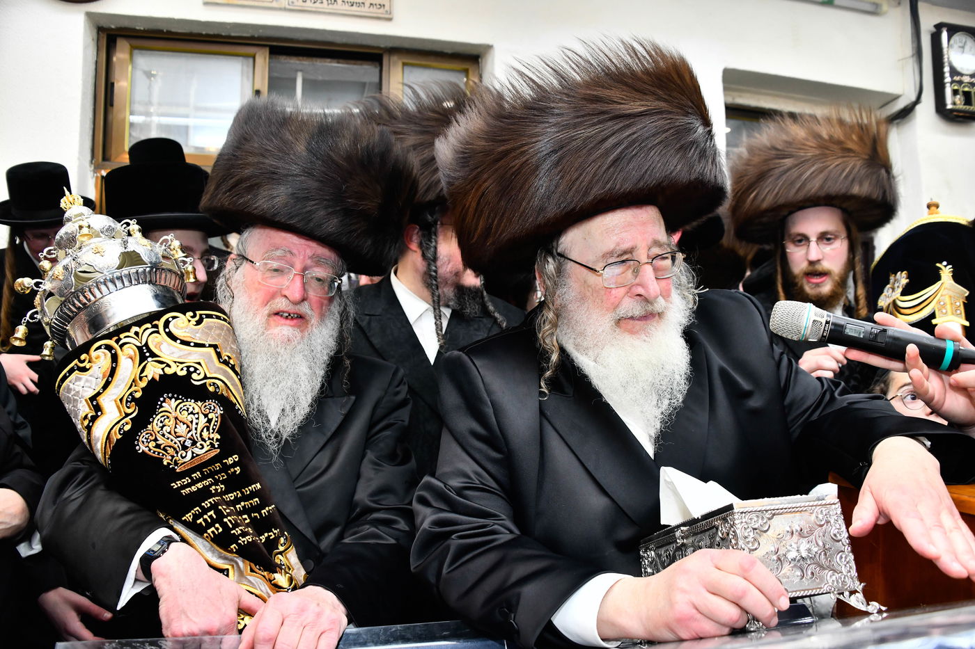 הכנסת ספר תורה לביהמ"ד ספינקא בירושלים