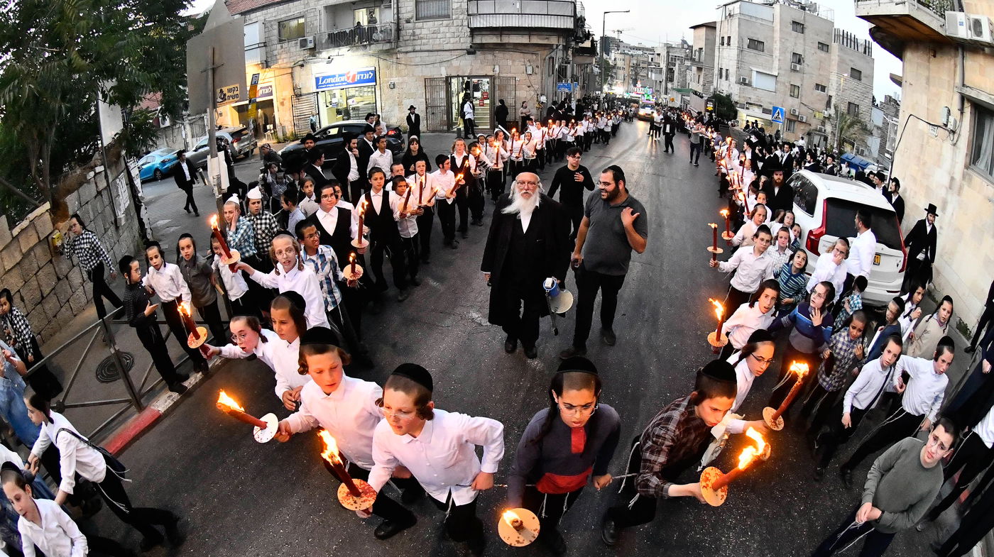 הכנסת ספר תורה לביהמ"ד ספינקא בירושלים