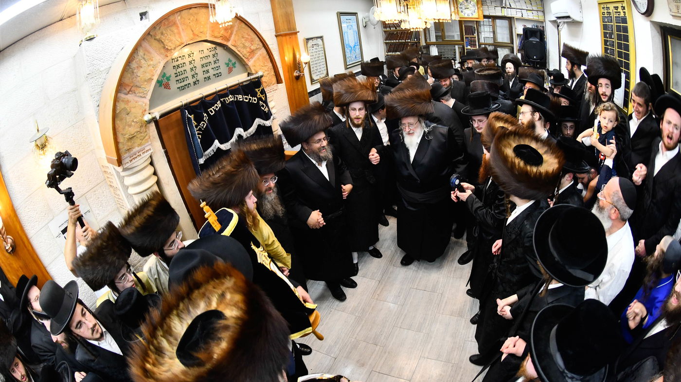 הכנסת ספר תורה לביהמ"ד ספינקא בירושלים