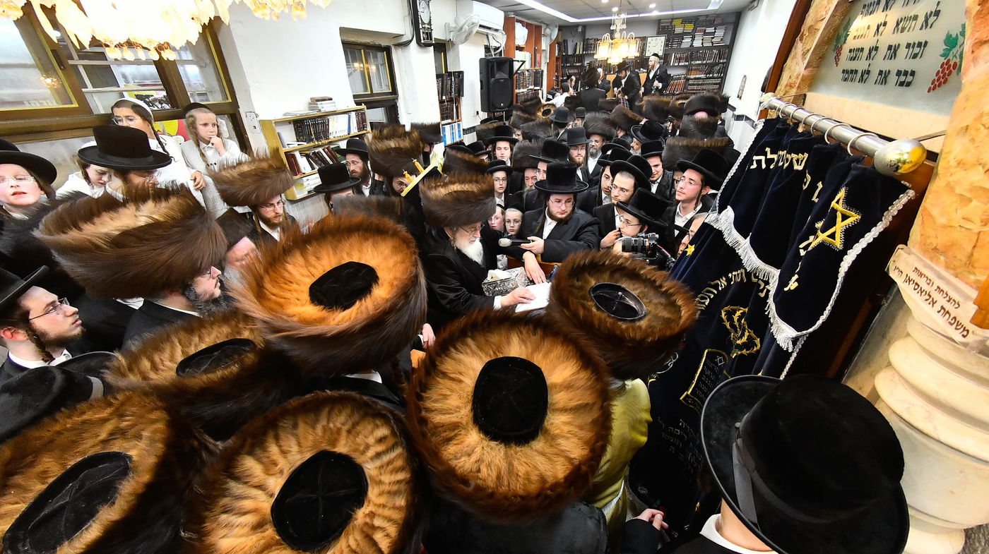 הכנסת ספר תורה לביהמ"ד ספינקא בירושלים