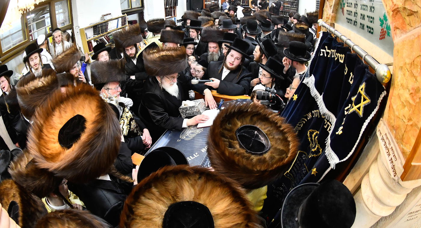 הכנסת ספר תורה לביהמ"ד ספינקא בירושלים