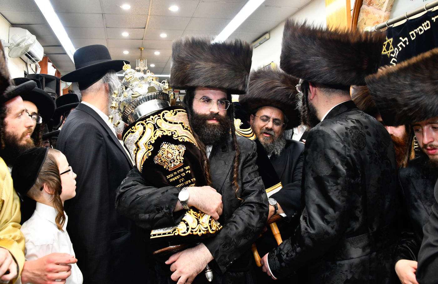 הכנסת ספר תורה לביהמ"ד ספינקא בירושלים