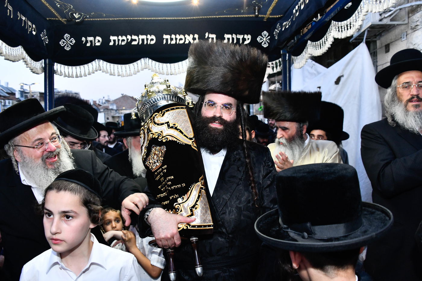 הכנסת ספר תורה לביהמ"ד ספינקא בירושלים