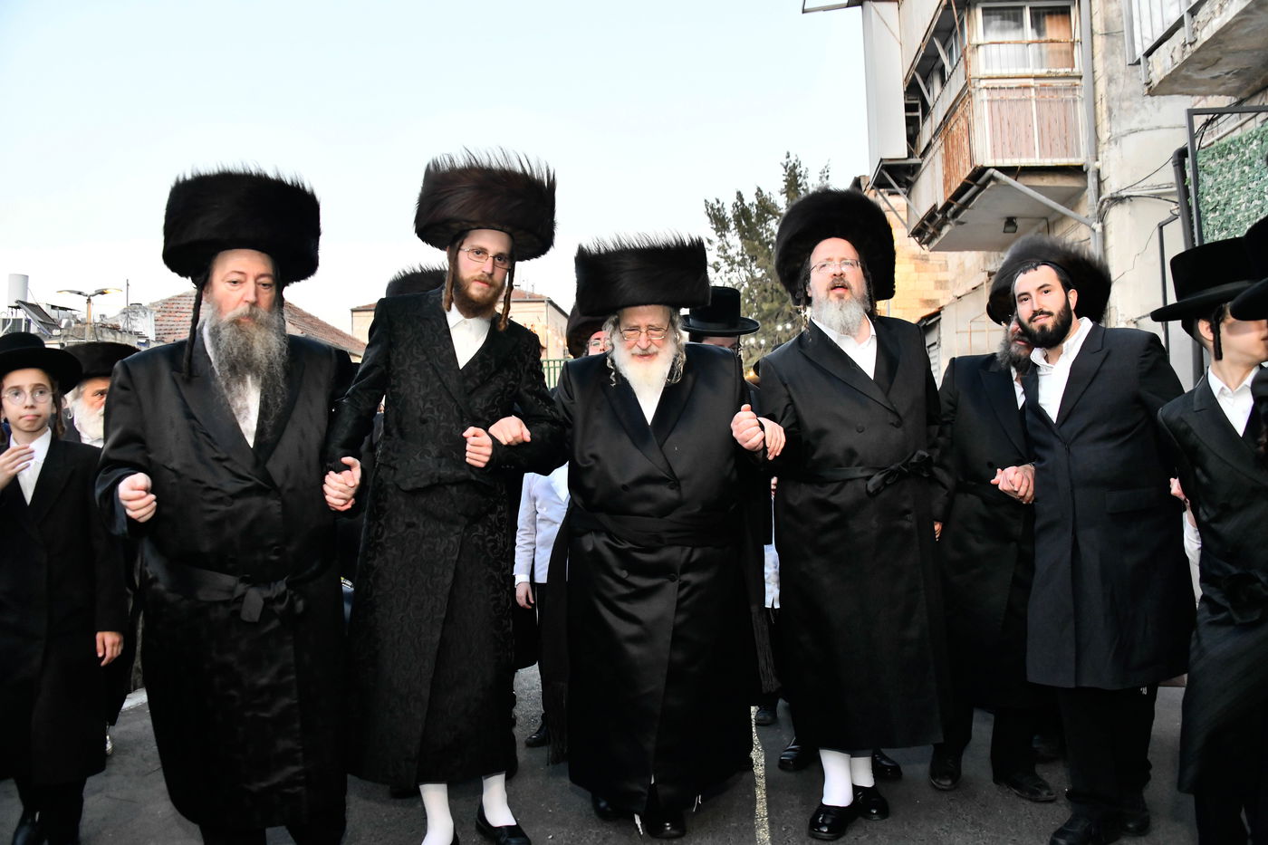 הכנסת ספר תורה לביהמ"ד ספינקא בירושלים