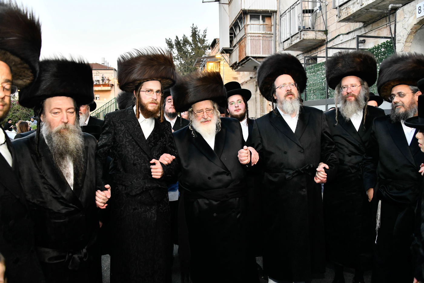 הכנסת ספר תורה לביהמ"ד ספינקא בירושלים